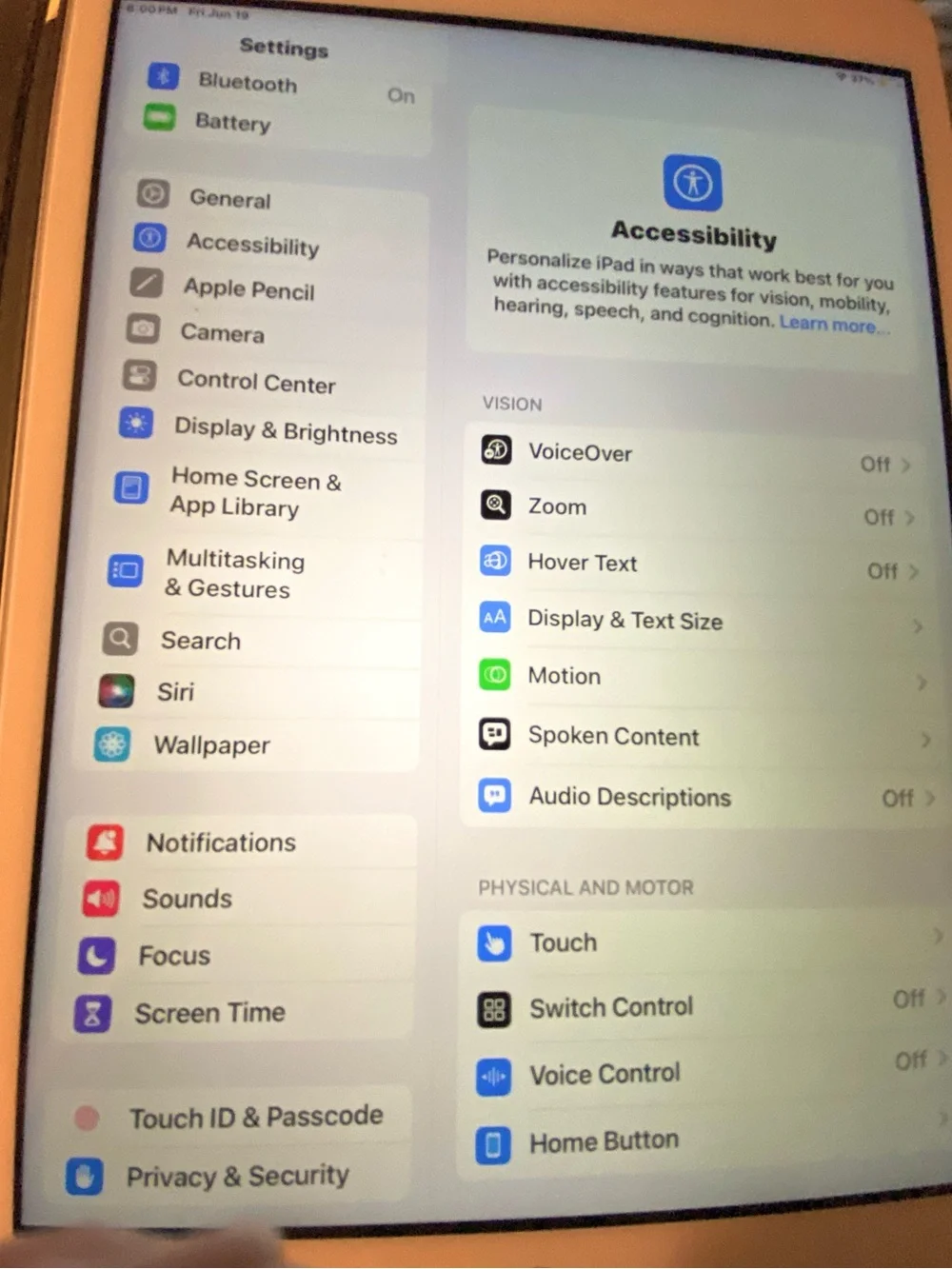 Apple IPad 7th generation, 32 GB, Home Button. Replaced by AppleCare 6 mo agoEUC
